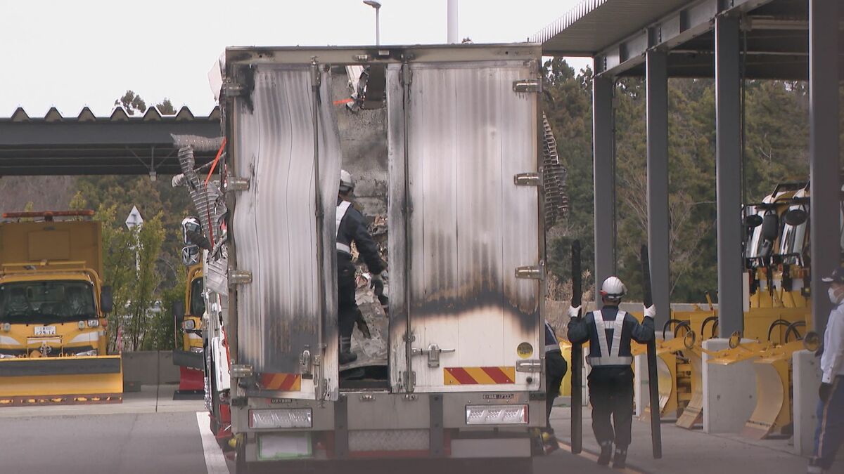 大型トラック運転手の容疑者の女が勤務する運送会社に警察が家宅捜索 新名神高速で6人死亡の多重事故