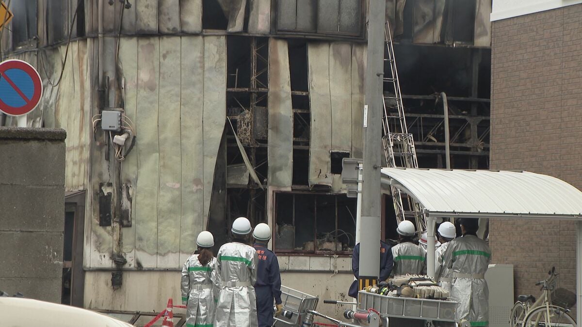 ｢建物から火と煙が見える｣ 鉄工所で火事 消防車など16台が出動し通報から約5時間後に消し止められる 名古屋･中川区