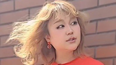 りんごちゃん　髪をなびかせ　赤×黒のロケファッションを公開|TBS NEWS DIG