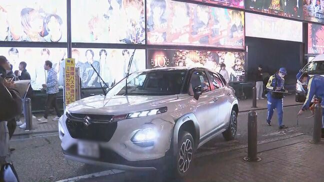 【速報】東京・歌舞伎町で車がタクシーと歩行者にぶつかる　歩行者が軽傷　車が歩道に乗り上げる　警視庁|TBS NEWS DIG