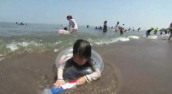 「海の日」で「信州の海」もにぎわう！およそ9割が長野県民!?新潟・上越市の海水浴場は多くの人が海遊びを楽しむ　水族館も人気|TBS NEWS DIG