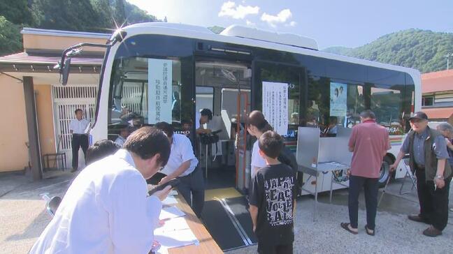「足が悪いからありがたい」山間部を投票箱載せたバスが巡回　南砺市で県内初のバスによる移動式期日前投票　富山|TBS NEWS DIG