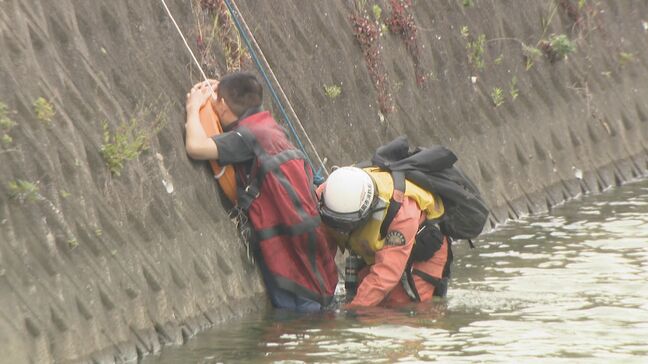 警察・消防・行政が合同救助訓練 川の法面が崩落し1人が川に滑り落ちた想定|TBS NEWS DIG