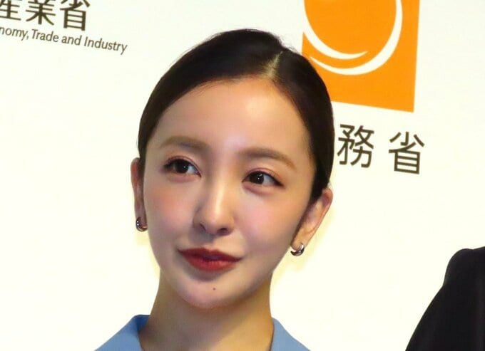 【 板野友美 】　林芳正総務大臣からも「ともちん」呼び　社長姿を褒められ　「この社長のもとで働きたいですね」|TBS NEWS DIG