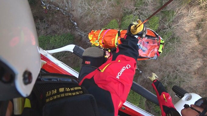 20メートル下に滑落し大ケガ...クマ駆除中に転倒しケガをした女性、救助に向かった消防隊も下山できず→翌朝消防ヘリで救助　クマ出没頻発で同様事案の懸念も（山形）|TBS NEWS DIG