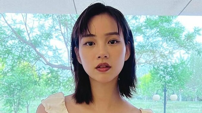 【 のん 】　窓際で見せる新たな魅力　白いワンピース姿の「オフショット」公開　「夏らしくてステキ」「爽やかなワンピースで、少しホッとした様な表情が美しいです」など反響続々|TBS NEWS DIG