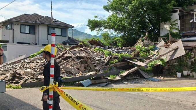 【速報】2階建て住宅が倒壊　住人男性の無事確認　大分・津久見市|TBS NEWS DIG
