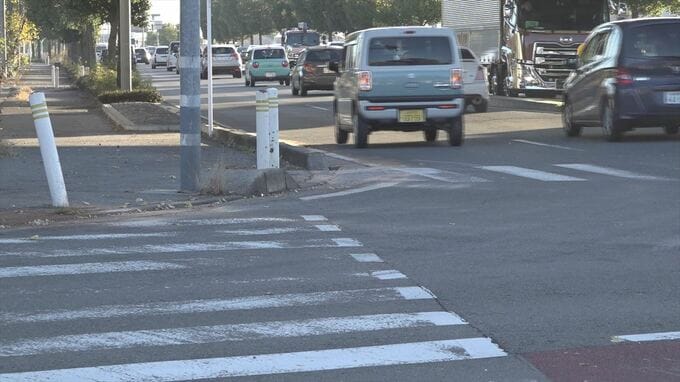 【速報】車同士の衝突事故　2人が救急搬送、このうち1人は意識不明の重体の模様　現場は夜の国道交差点|TBS NEWS DIG