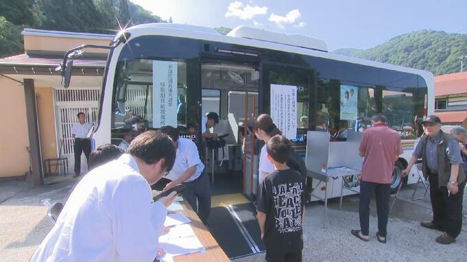 「足が悪いからありがたい」山間部を投票箱載せたバスが巡回　南砺市で県内初のバスによる移動式期日前投票　富山|TBS NEWS DIG