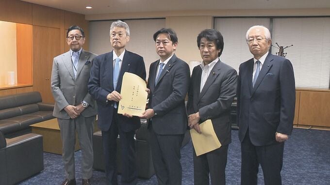 物価・人件費高騰で病院の経営悪化　対応求める要望書を日本医師会などが厚労大臣に提出|TBS NEWS DIG