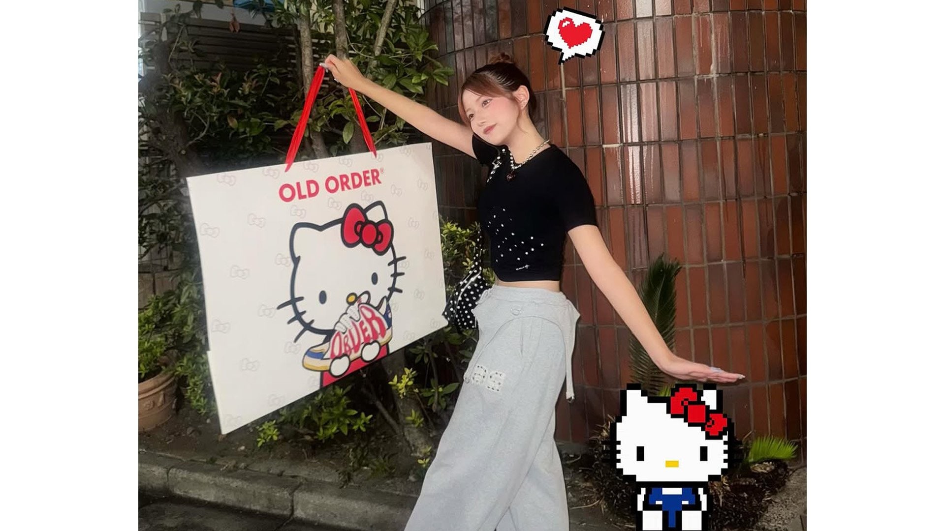 辻希美・長女】希空 「どデカキティGET」と報告 巨大ハローキティの