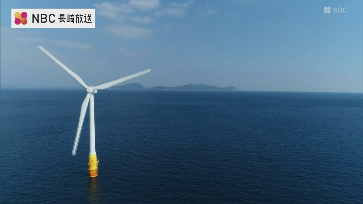 空撮】海上に立つ未来のシンボル 五島市沖の浮体式洋上風力発電風車