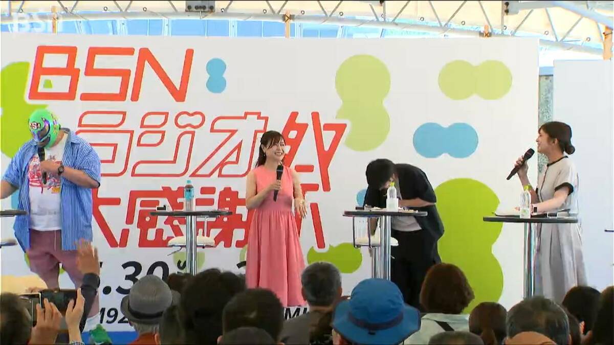 サムネイル_アナウンサー・パーソナリティ勢ぞろい　『BSNラジオ大感謝祭』が新潟ふるさと村で開催中！　新潟市西区　