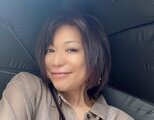 【 堀ちえみ 】 月に1度 理容室で顔剃り 「そのあとのお顔のマッサージも、気持ち良すぎてうとうと。スッキリモチモチ。しっとりお肌です!!!感謝」|TBS NEWS DIG