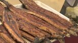土用の丑の日 松山の鮮魚店がウナギ求める客で賑わう 豊漁で「去年より1割安」【愛媛】|TBS NEWS DIG