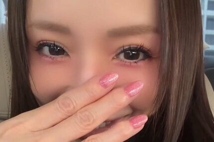 浜崎あゆみ】フォロワーのリクエストに応え ネイルとエアロバイクを