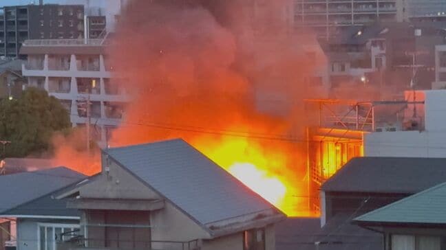 激しい炎…早朝の住宅街で火事　焼け跡から性別不明の1人の遺体　住人の62歳男性と連絡取れず　隣接する住宅にも火が…名古屋・瑞穂区|TBS NEWS DIG