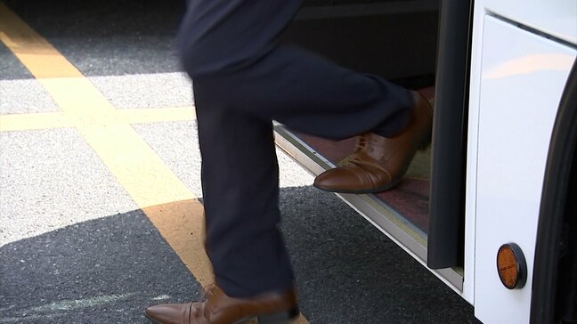 バスのドライバーが自転車の新しい交通ルールに理解を深める講習会【岡山】|TBS NEWS DIG