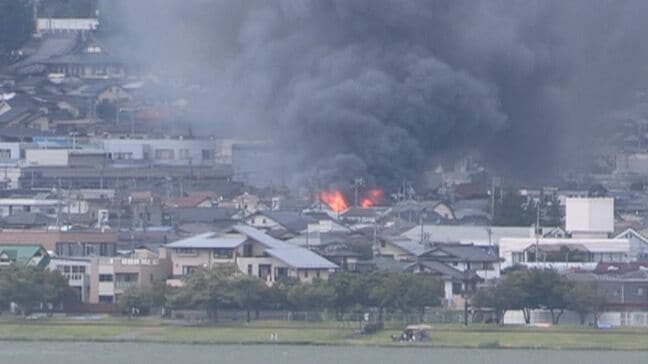 「家が燃えている」焼け跡から1人の遺体 火元とみられる住宅に住んでいた50代女性と連絡取れず 少なくとも住宅3棟が焼ける 長野・岡谷市|TBS NEWS DIG
