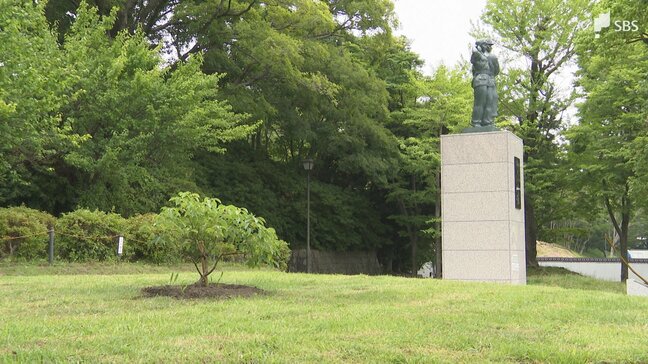 戦争の悲惨さを忘れない静岡空襲の犠牲者を弔う集会駿府城公園の平和のクスノキ前で開催＝静岡市葵区|TBS NEWS DIG