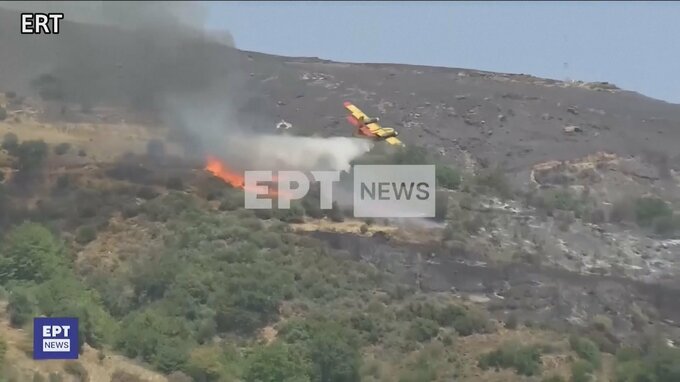 山火事相次ぐギリシャで消火活動中の航空機が墜落、2人死亡|TBS NEWS DIG