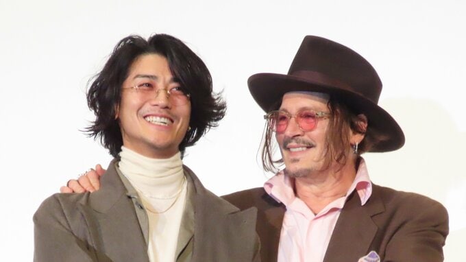 【 ジョニー・デップ 】8年半ぶりに来日「今度は早く日本に戻ってきたい」赤西仁もサプライズ登場「この後お食事に」|TBS NEWS DIG