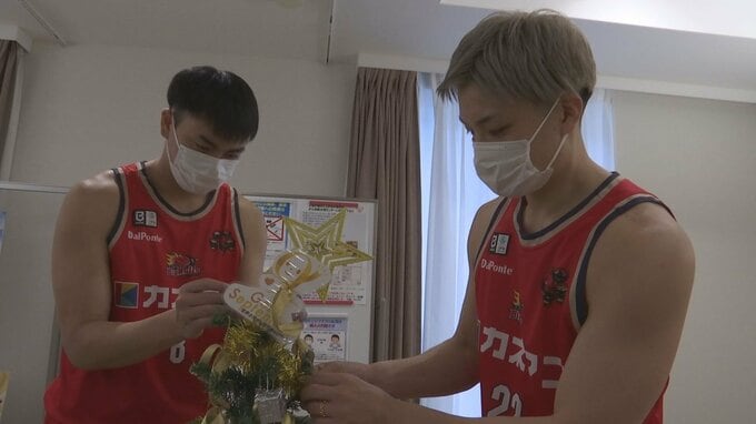 岩手ビッグブルズ×小児がん啓発　門馬・山崎両選手、ぶるぞーが闘病中の子どもたちと触れ合う　|TBS NEWS DIG