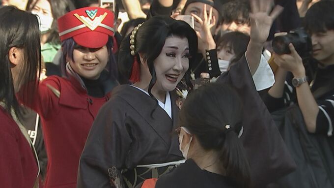 【小林幸子】「鬼滅の刃」のコスプレで池袋に出現「ラスボスキャラでお願いします。コスプレの元祖と言われた」と大興奮|TBS NEWS DIG