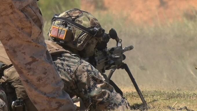 山火事相次ぐ米海兵隊の実弾射撃場訓練公開　650メートル先の的に1人あたり400発の銃弾打ち込む|TBS NEWS DIG