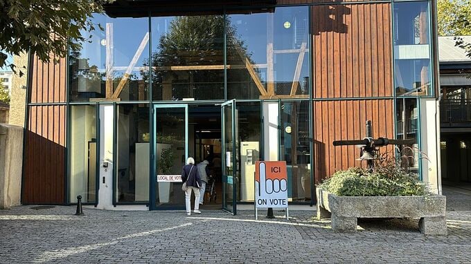 スイス、中立政策の厳格化を否決－政府に柔軟な運用余地