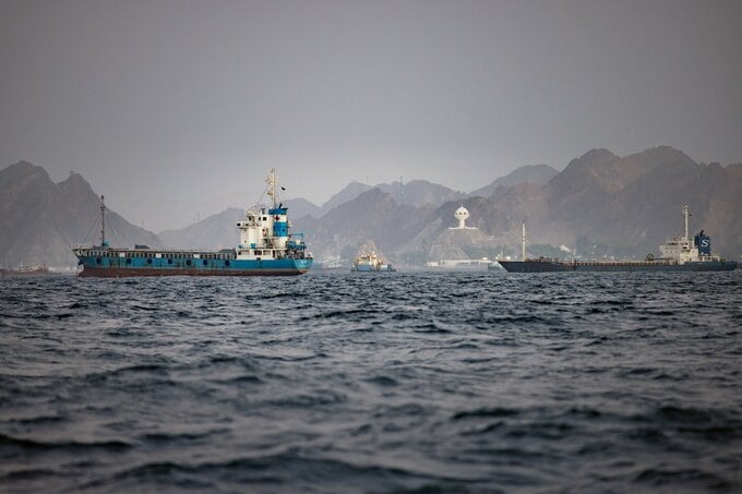 ホルムズ海峡の往来に回復の動き、位置情報発信して通航する船舶増加