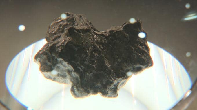 本物の「月の石」「火星の石」に「宇宙服」、体験型コーナーも…宇宙にまつわる展示イベントはじまる　|　高知のニュース・天気｜KUTV NEWS | KUTVテレビ高知