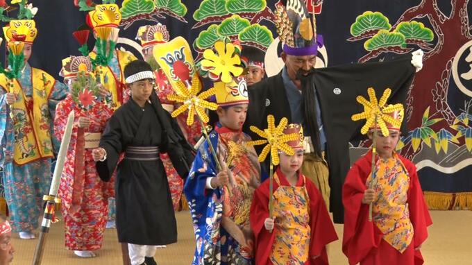 「重税」完納を祝った多良間島の「八月踊り」島をあげて伝統芸能を披露 10月1日までの3日間|TBS NEWS DIG