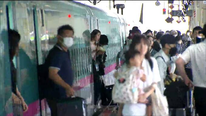 お盆の帰省ラッシュピーク 東北新幹線（下り）自由席乗車率120％の列車も 東北道は鶴巣PS付近で約6キロの渋滞【午前10時半現在】 |TBS NEWS DIG