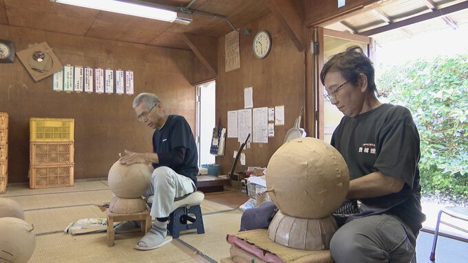 “花火” 原材料を中国から輸入も… ｢昔は安かったが今は高い｣ 紙筒の専門業者が廃業… 伝統の手筒花火を自作 愛知･豊橋市|TBS NEWS DIG