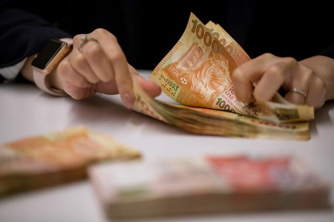 香港当局、最大規模の香港ドル売り介入－許容変動幅の上限防衛