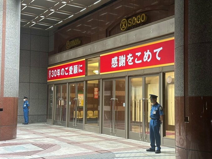 集まった人たちからは拍手も　そごう新館が閉館　29年の歴史に幕　|　RCC NEWS | 広島ニュース | RCC中国放送