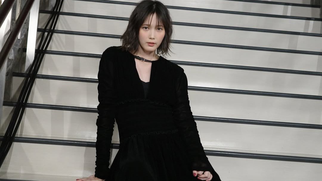 【STAIR】本田翼さん着用＊新品未使用　レーススリーブワンピース　ドレス　黒 本田翼 】黒のワンピースドレスで来年春夏のコレクションに登場 美しさ