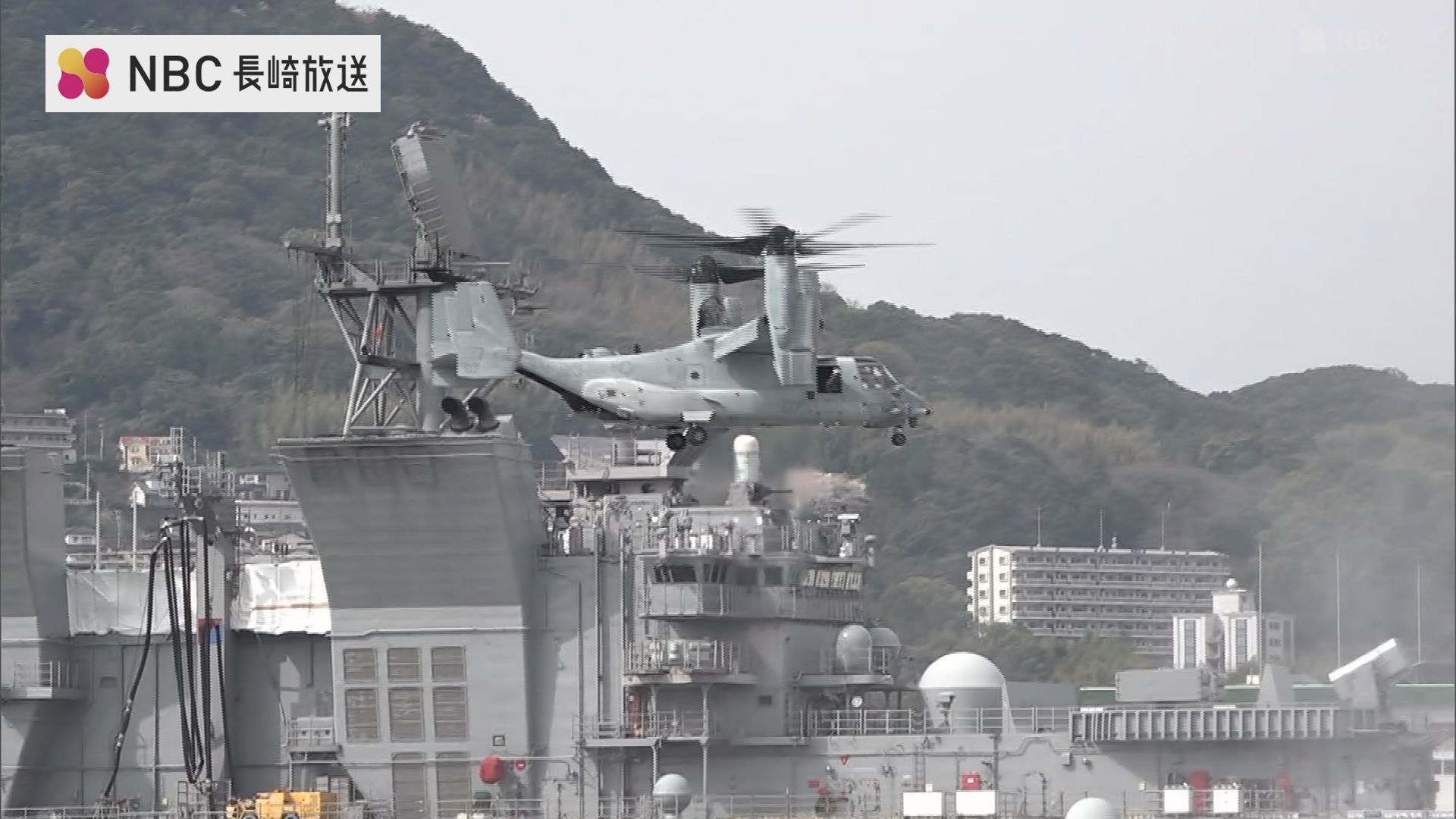 米海軍佐世保基地 フリートフレンドシップデー 接岸中の船にオスプレイ