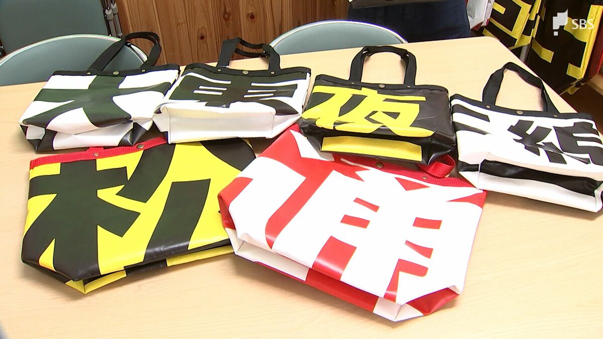 頑丈さと奇抜なデザインがとても好き」高速道路などの『横断幕』が