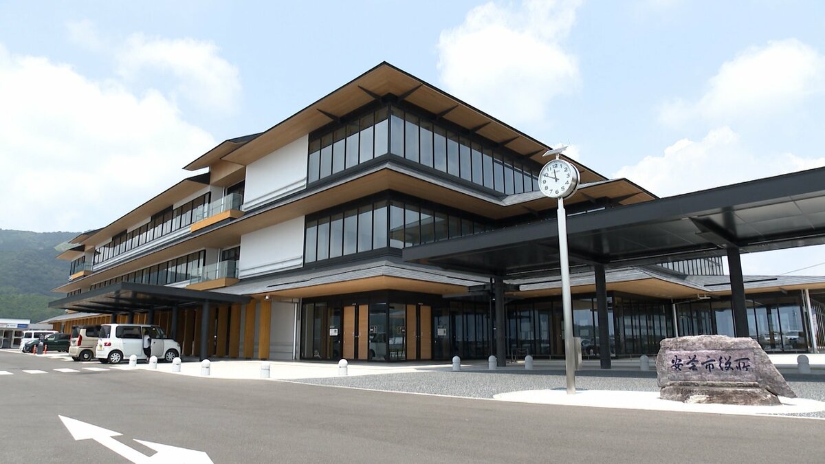 前夜に500ml缶チューハイ3本飲み寝坊→翌朝慌てて車で職場へ→遅刻の注意の面談中に酒の臭い⋯酒気帯び運転で市職員「停職3か月」懲戒処分【高知・安芸】