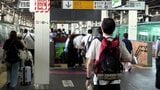 帰省ラッシュ下りの新幹線がピーク　ホームはスーツケースや土産の紙袋を持った家族連れらで混雑|TBS NEWS DIG