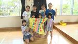 「一緒につくってかわいかった」小学生と園児がこいのぼり作りで交流|TBS NEWS DIG