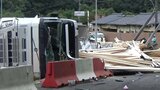 トレーラーが横転　電柱なぎ倒して積み荷も散乱　国道2号　広島【動画ニュース】　|　RCC NEWS | 広島ニュース | RCC中国放送