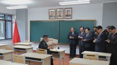 北朝鮮メディアが親子3代の肖像画並ぶ“異例”の場面を公開| TBS CROSS DIG with Bloomberg