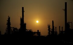 イラン南部の化学工場で大規模火災、ISNA報道－国内最大の製油所付近| TBS CROSS DIG with Bloomberg