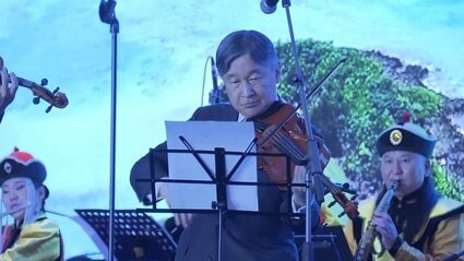 現在の天皇皇后両陛下の御成婚記念の扇 (山王氏子連合) 写真】御成婚30年の天皇皇后両陛下 喜びや悲しみを分かち合っ