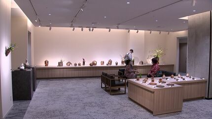 青い備前焼” 作陶生活50年の小西陶蔵作品展 伝統的手法と革新的な技を