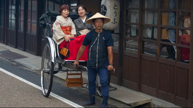 「津山まちじゅう体験博」着物を着て人力車で城下町散策や和紙作りなどを体験【岡山】|TBS NEWS DIG