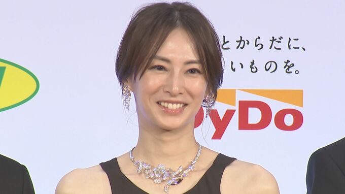 【 北川景子 】　体当たり演技で主演女優賞　「子を持つ母として励みをもらった」　椎名桔平のサプライズ登場に驚き笑顔　【 第50回報知映画賞 】|TBS NEWS DIG